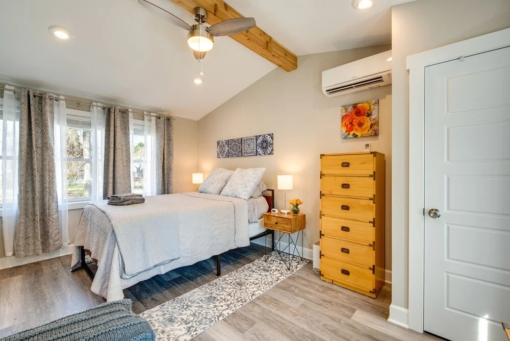 West Atlanta Craftsman Studio With Front Yard!