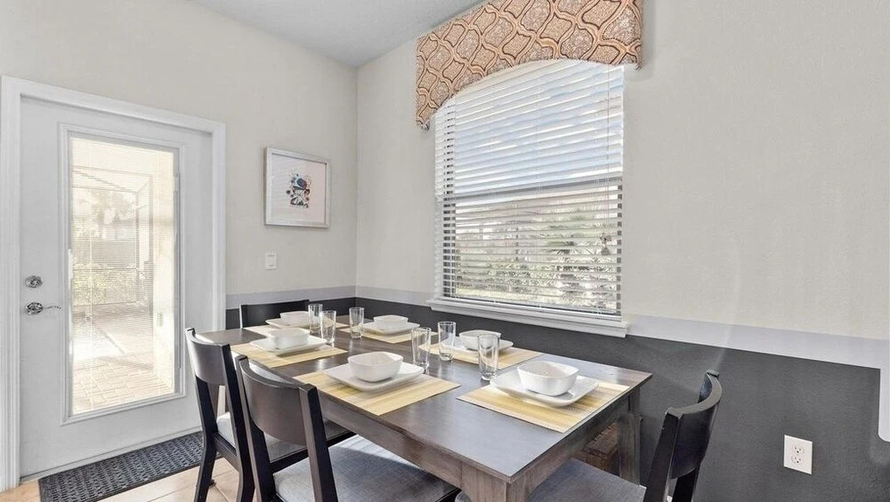 5 Bed 4 Bath Townhouse With Pool 5 Bedroom Townhouse by RedAwning