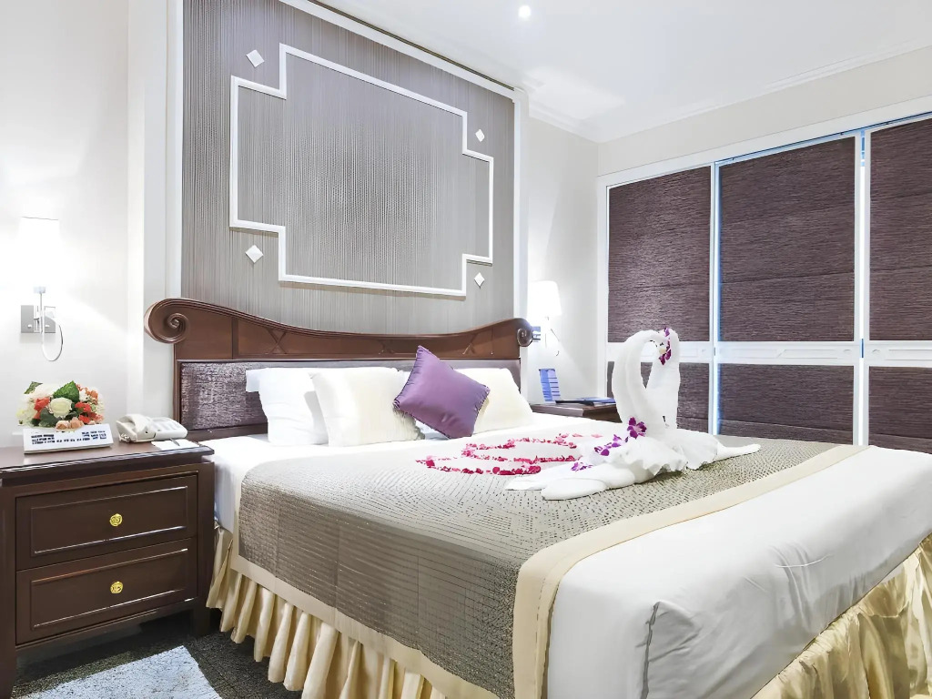 Majestic Suites Hotel