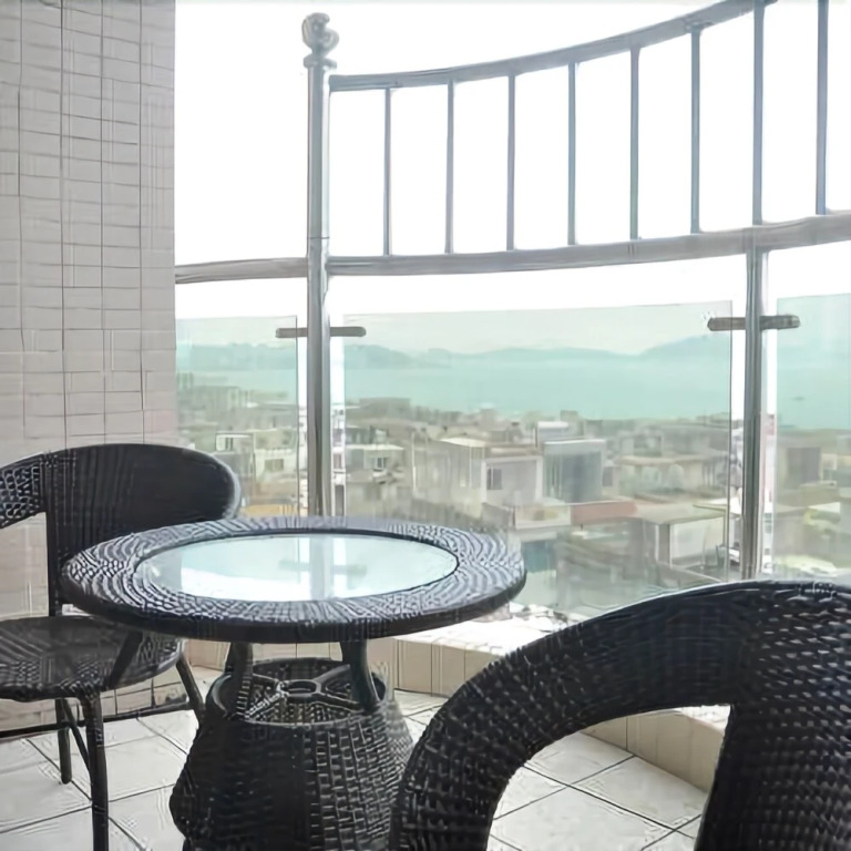 Dennis Holiday Hotel