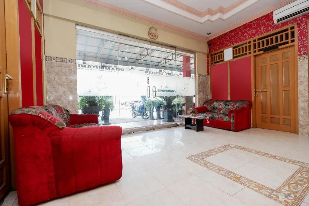 RedDoorz near Rumah Sakit Ortopedi Dr Soeharso