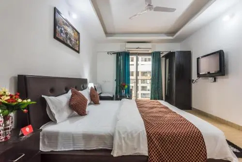 Aristo Serviced Apartment near Kokilaben Dhirubai Ambani Hospital for Family Only
