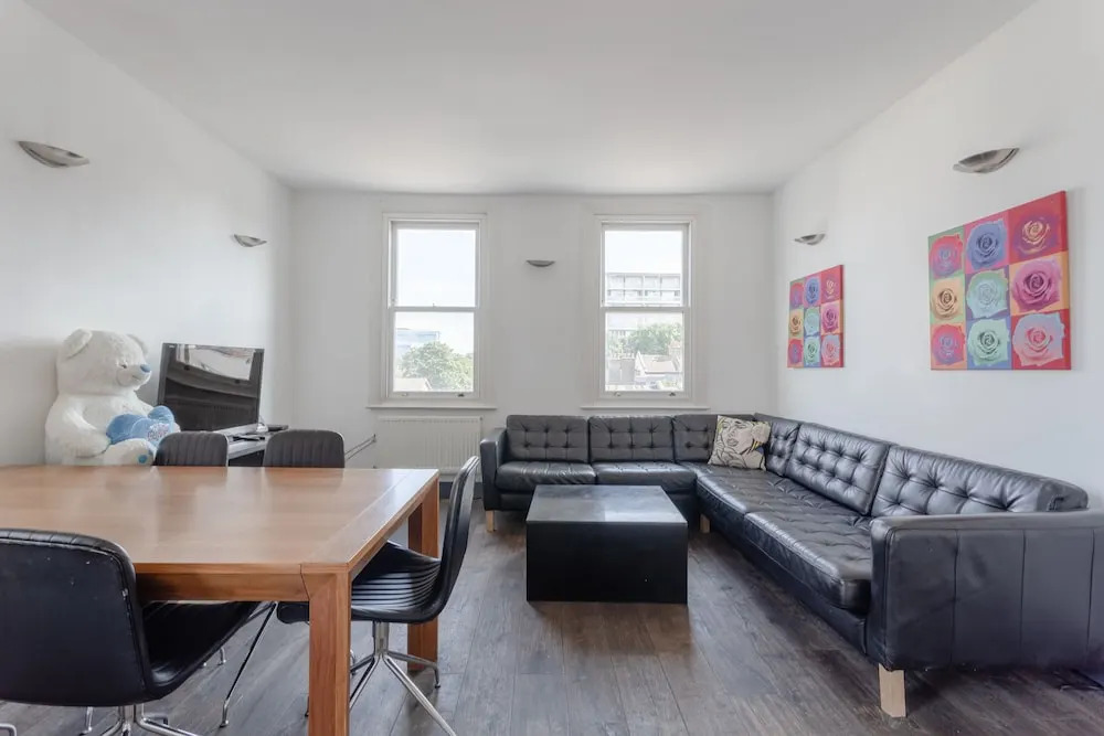 Spacious and Contemporary 3 Bedroom House