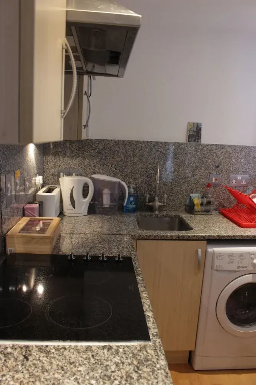 Tower Hill Studio Appartment