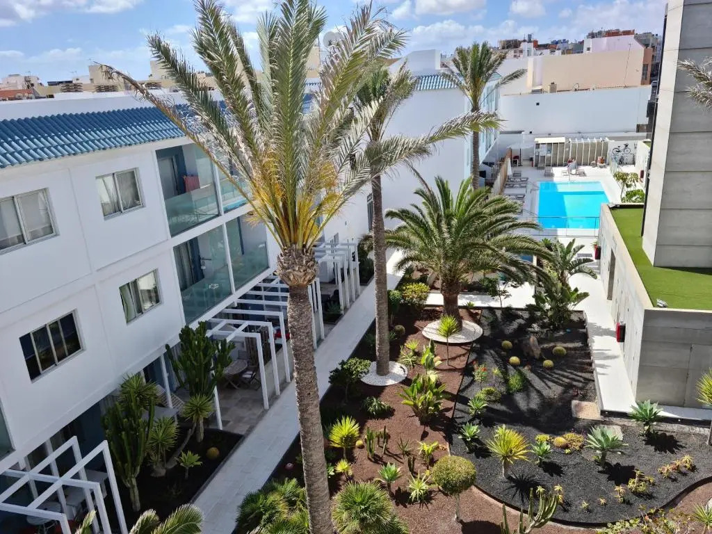 COOL Apartment NEAR Beach Pool & AC 1