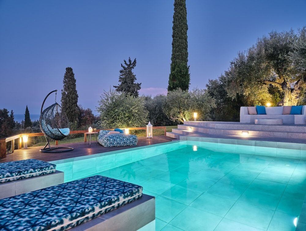 Villa Castelletto heated pool jacuzzi