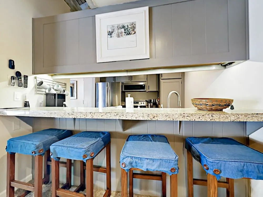 Meridian #182 - 2 Br Condo