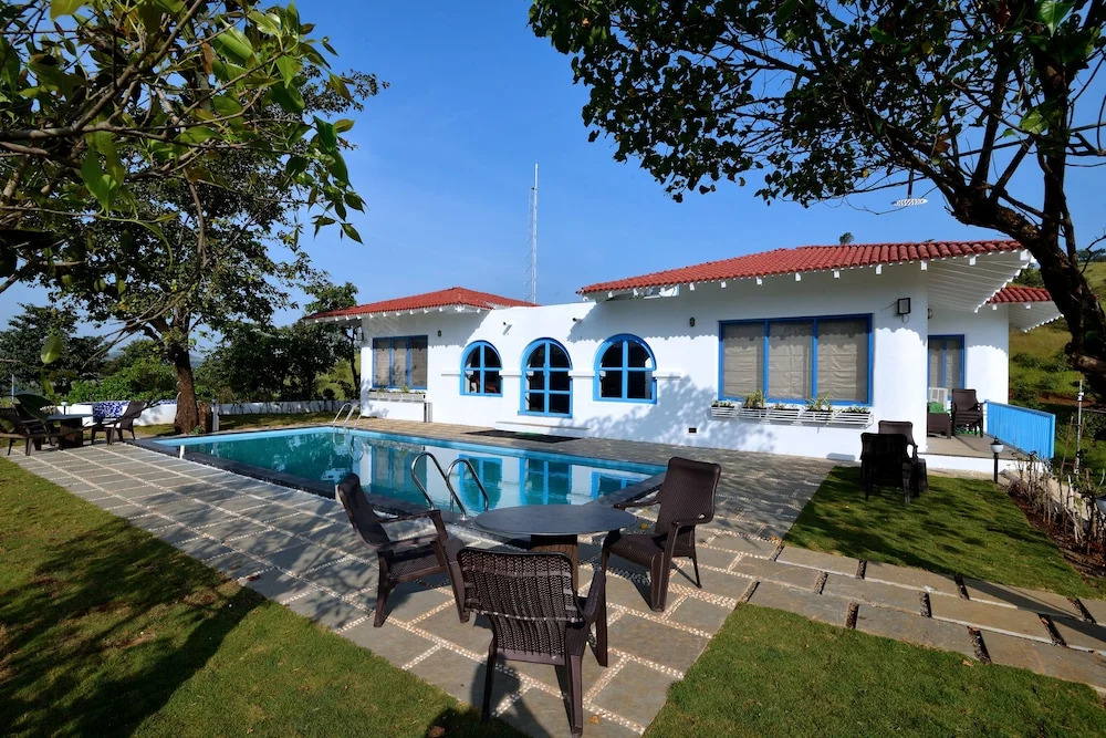 1517 Greek House By Kaz Stays