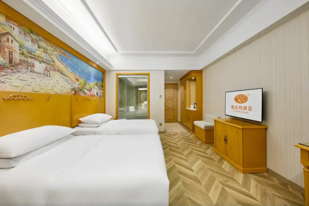 Vienna Hotel (Nanjing Wende Road Metro Station Yanchuang Park)