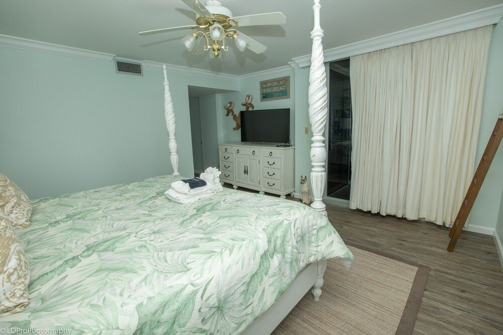 Shoreline Towers 1023 - 2 Br Condo