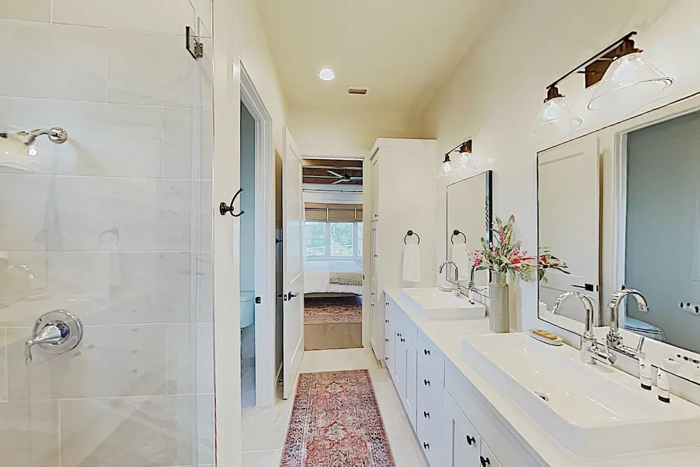 Dreamy Lake Travis W/ Swim Park & Marina 3 Bedroom Home