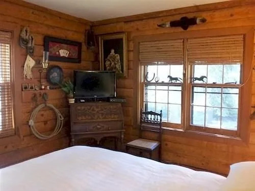 Lucky Tree Cabin