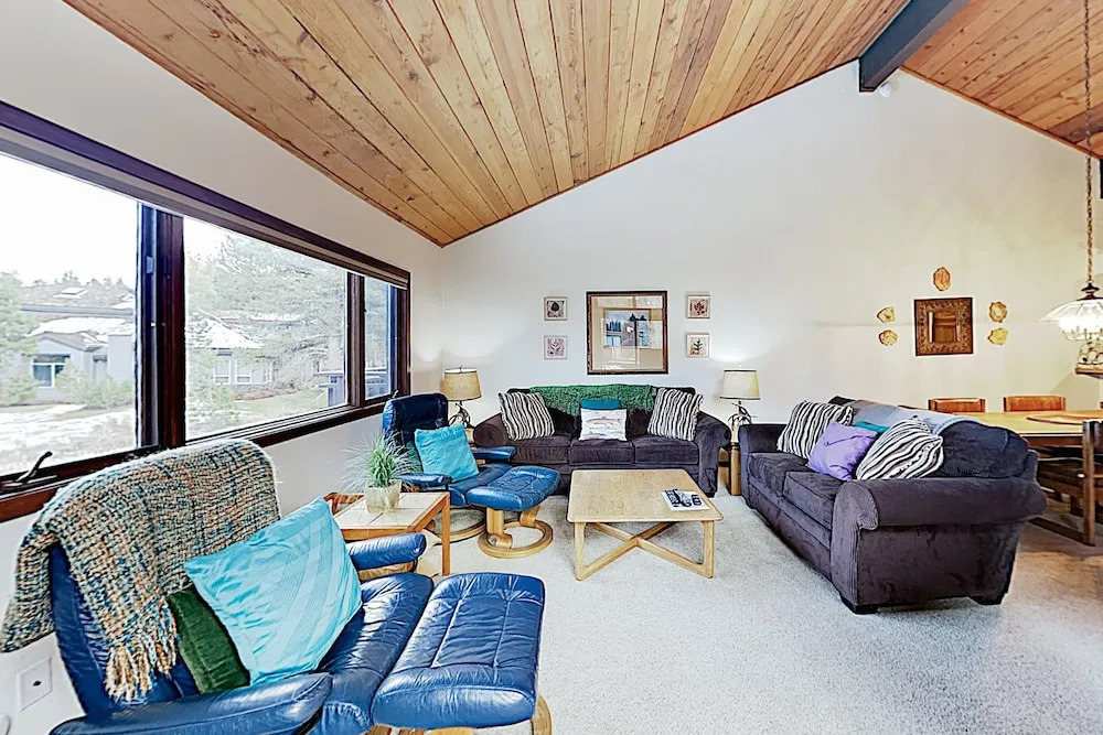 New Listing! Eagle Lodge Getaway W/ Pool & Sauna 2 Bedroom Condo
