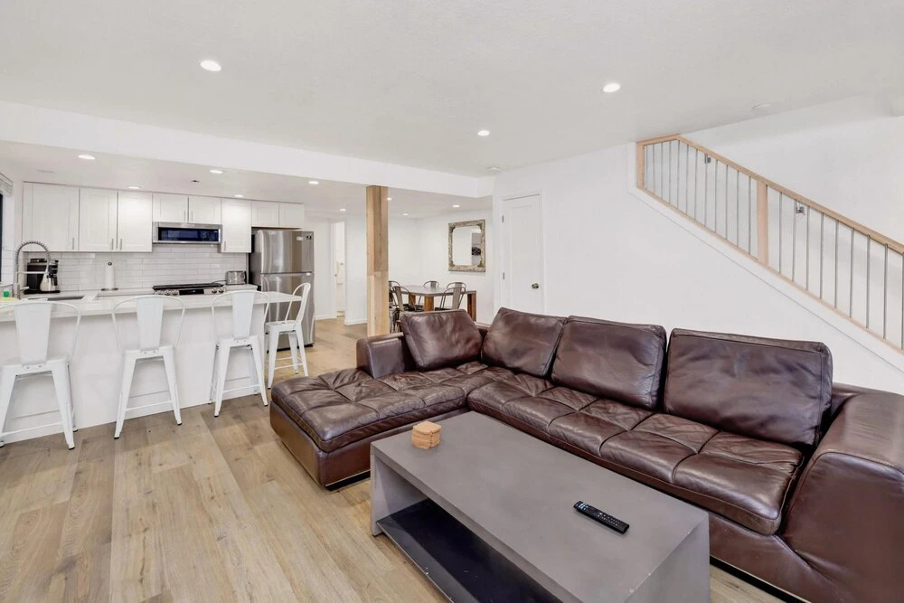 Summit Vellucci 744 by RedAwning