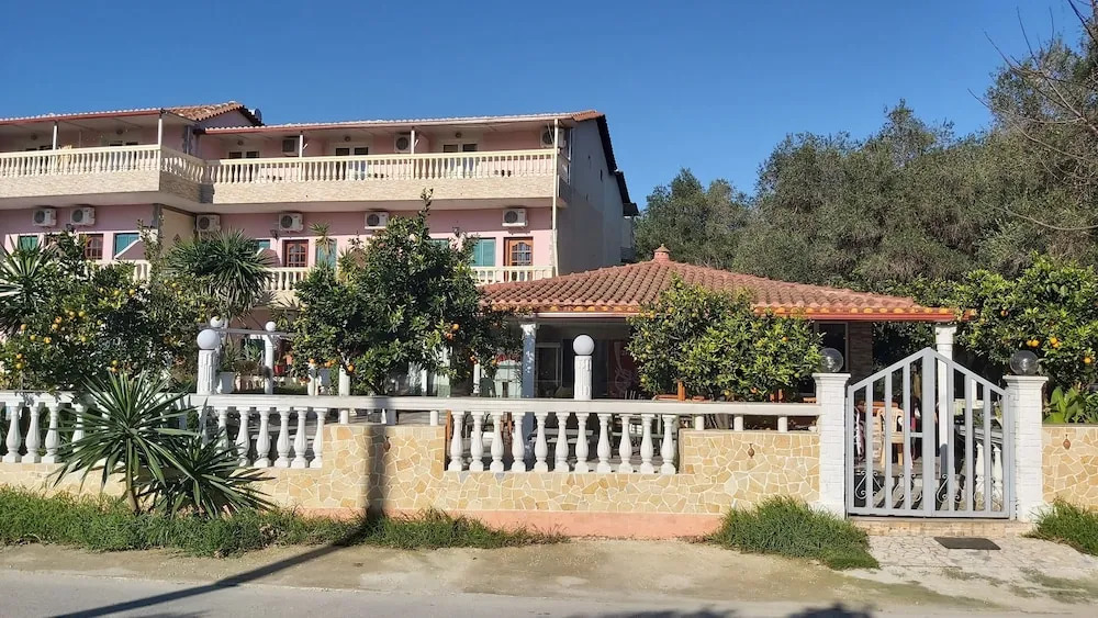 Flamingo Apartments Moraitika Corfu