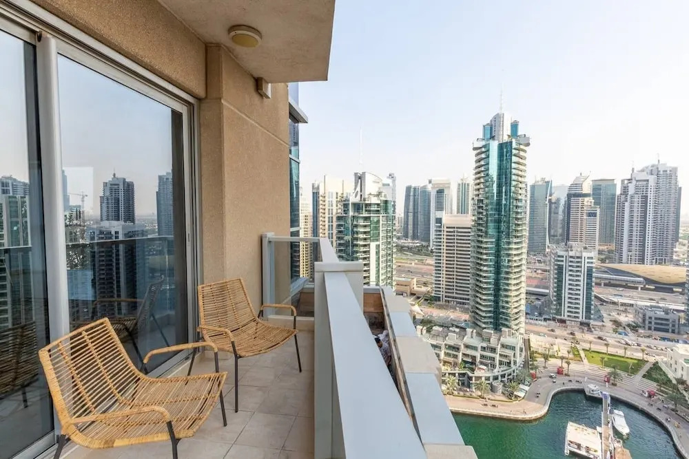 Visually Stunning 2BR in Dubai Marina - Sleeps 5!