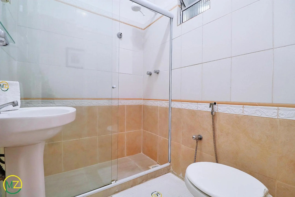 Studio economico com vista para o mar no posto 2 em Copacabana!
