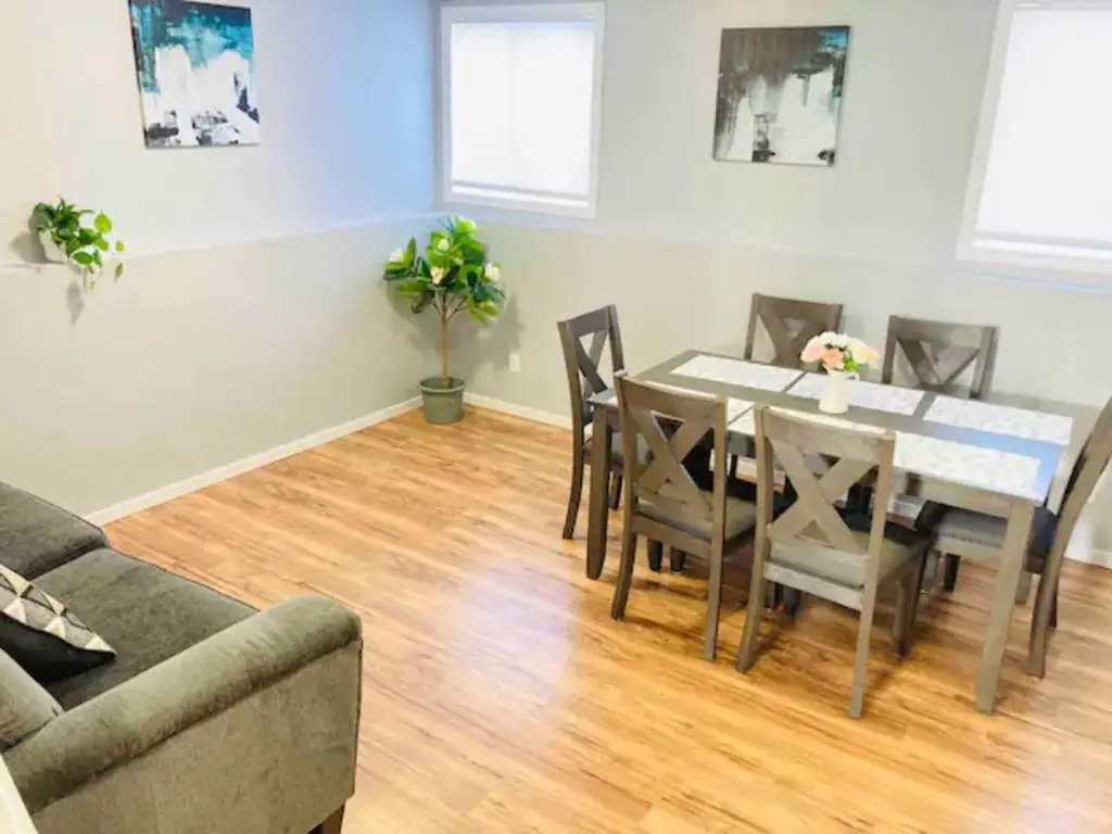Sweet 5 bedrooms single house in Hinton