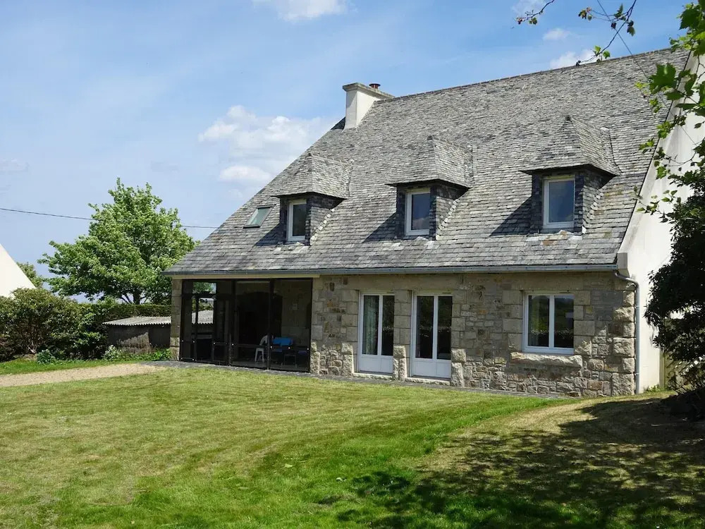 Beautiful Family Holiday Home in Diben, Plougasnou