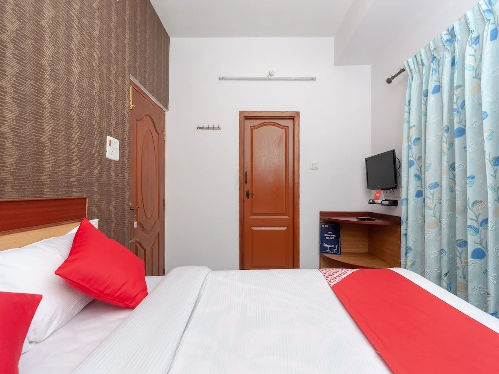 OYO 16645 Hotel Grand Palace