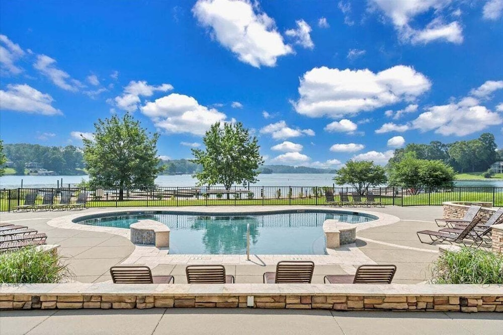 Lake Stardust - Condo With Pool ! Pet Friendly