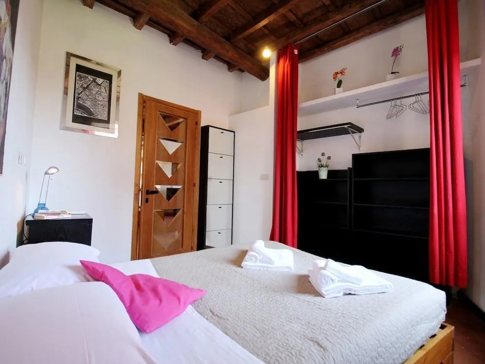 Charming Bright Penthouse in Trastevere