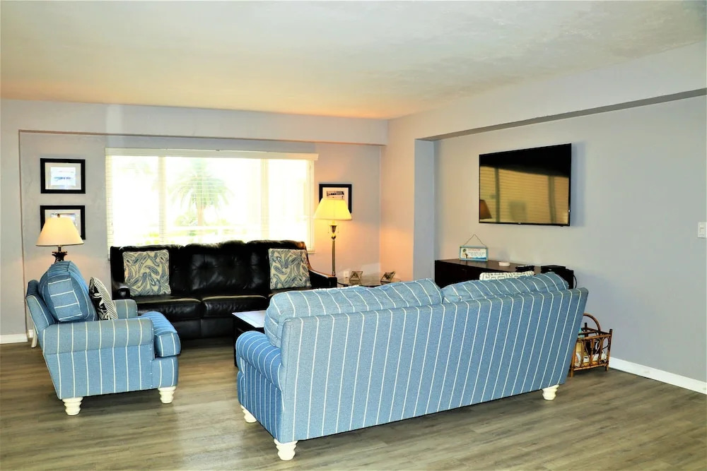 Jamaica Royale 203 Updated With A View! 2 Bedroom Condo