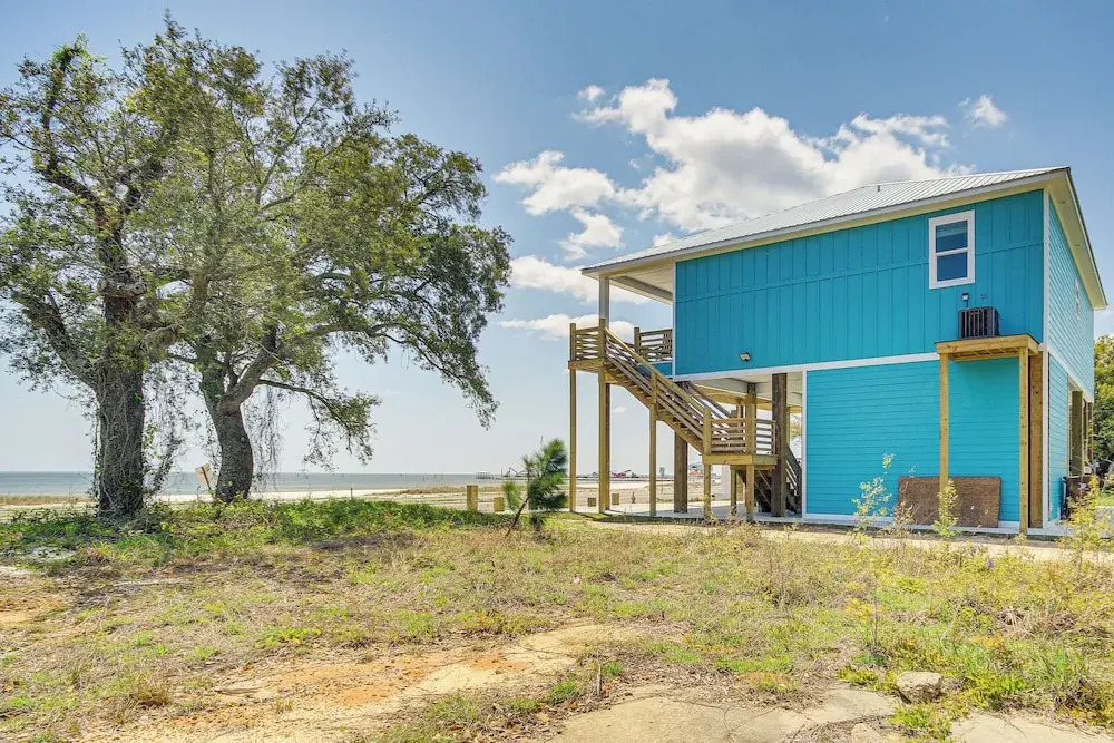 Long Beach Home w/ Views & On-site Beach Access!