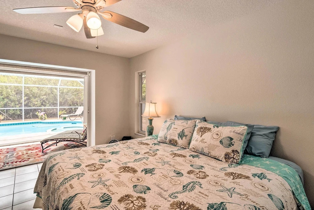 Englewood Escape w/ Pool ~ 6 Mi to Beaches!