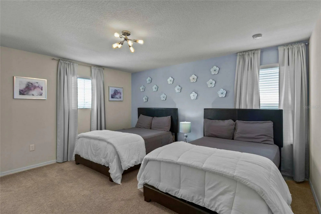 Relaxing Family Home with Pool at Windsor Resort 901