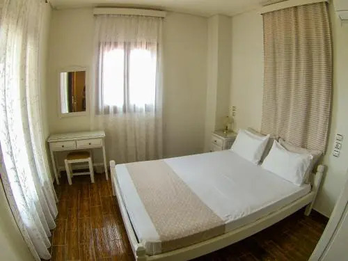 Paradise Studios & Apartments