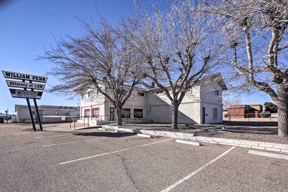 Apartment ~ 12 Mi From Hualapai Mountain Park