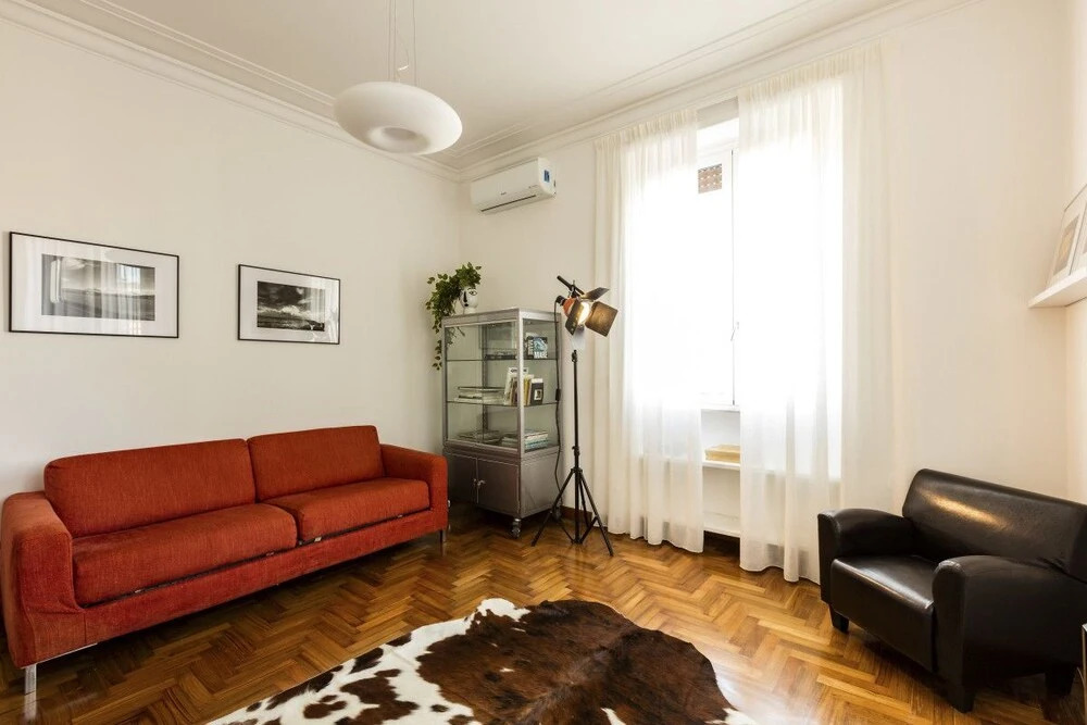 Quiet and Bright 2 Beds in a Great Area