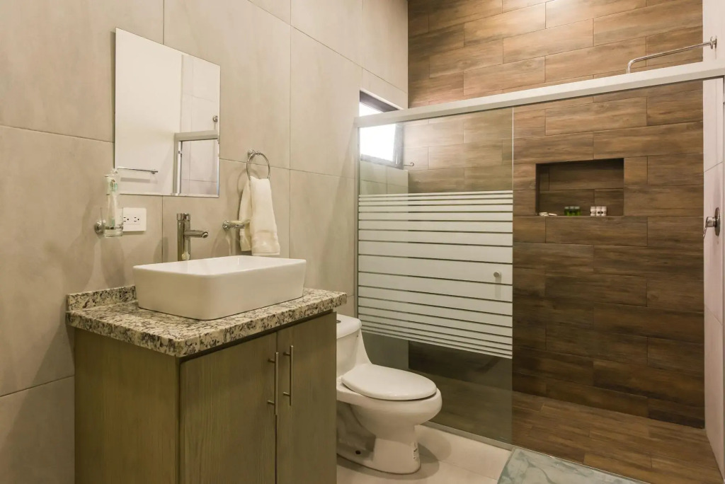 Splash Pool, Rooftop Terrace, Patio, Beach 4 Blks