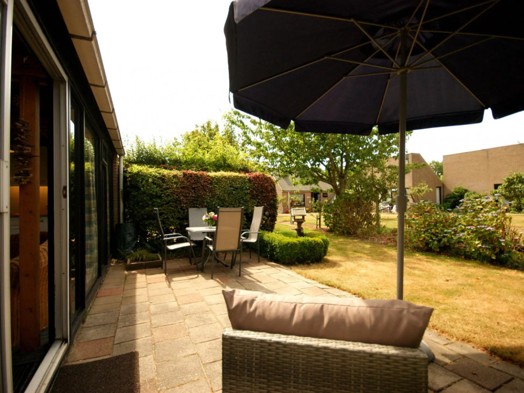 Holiday Home near Beach with Pool Access