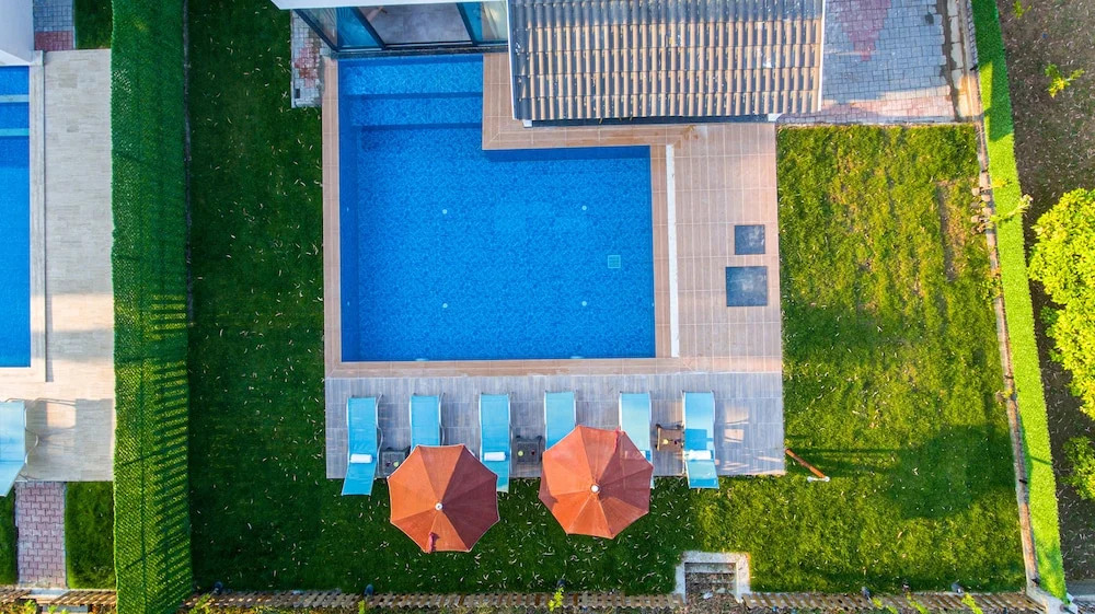 Lilly Villa 2