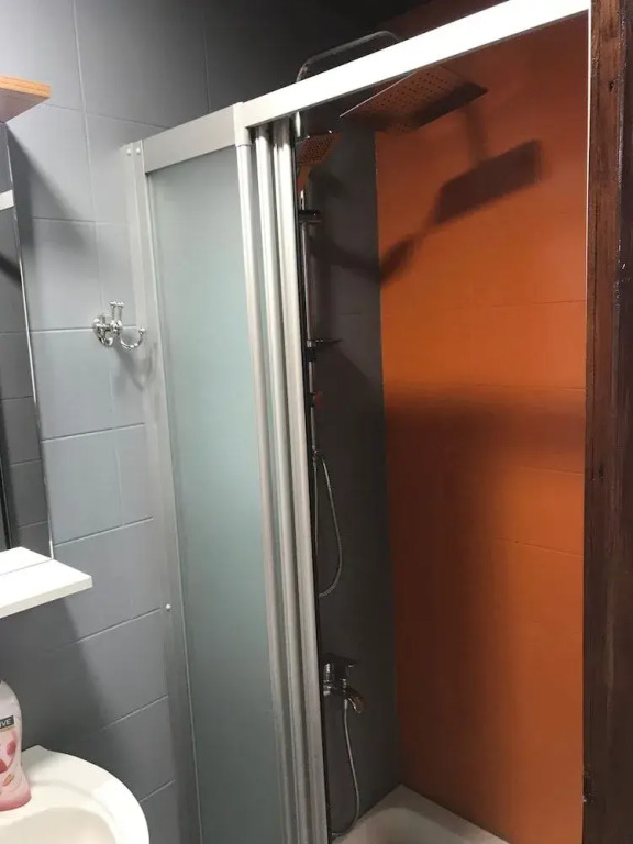 YOLO Hostel