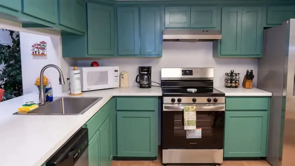 Renovated 1st Floor Beach 250ft Pool 2 Bedroom Apts