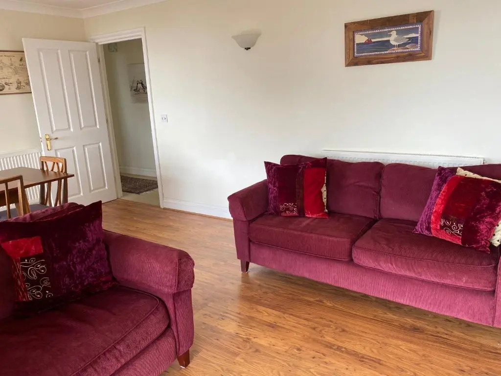 Fantastic spacious house with beautiful panoramic views of the bay Only a few minutes walk from beach harbour and restaurants This house has 3 bedrooms 3 bathrooms and 2 lovely sitting rooms