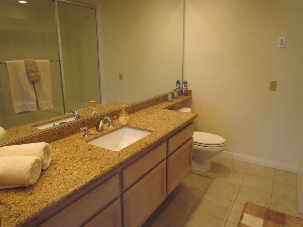 Next to Four Season Hotel, Luxury Apartment