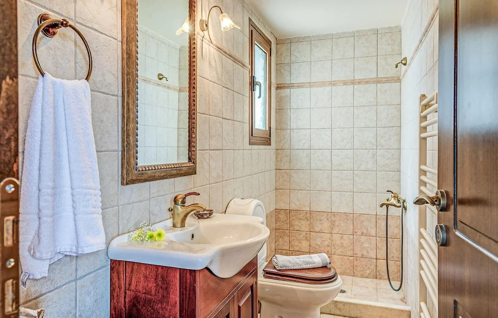 Beautiful Home in Finikia With Wifi and 3 Bedrooms