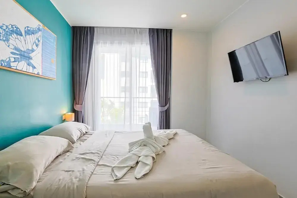 Pool View 1 Bed Apt T2-520