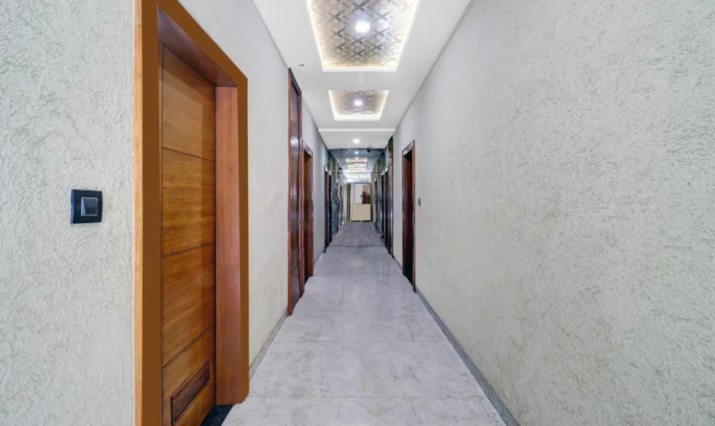 Itsy Hotels Anjali Mahal 500, Mtrs From Mathura Railway Station