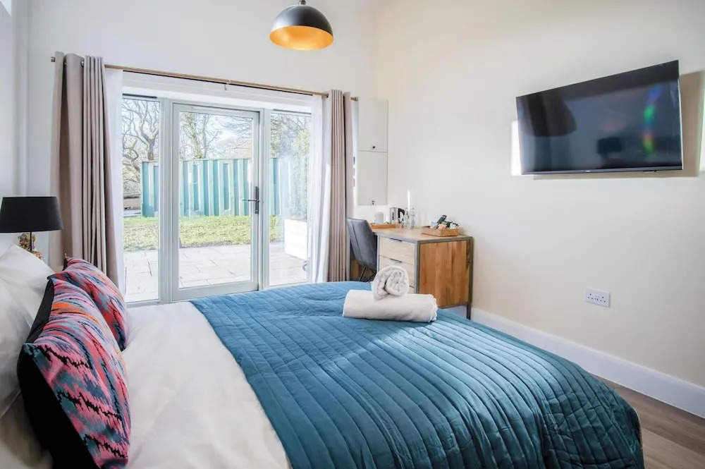 Suite 11 - Sleeping Giant Hotel - PEN Y CAE Inn
