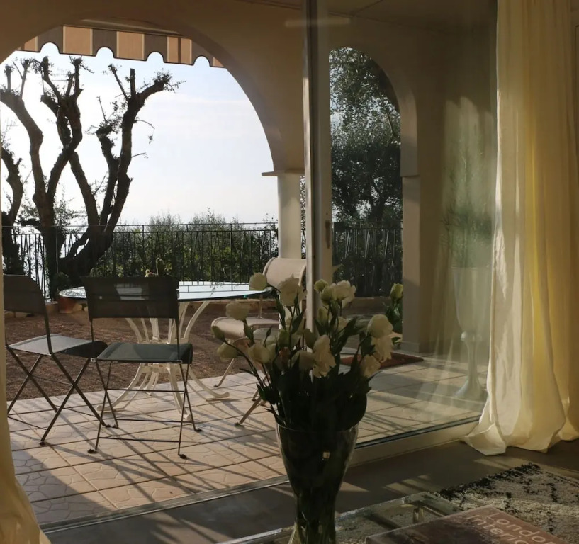 Appartement Dans Villa rez de Jardin vue mer