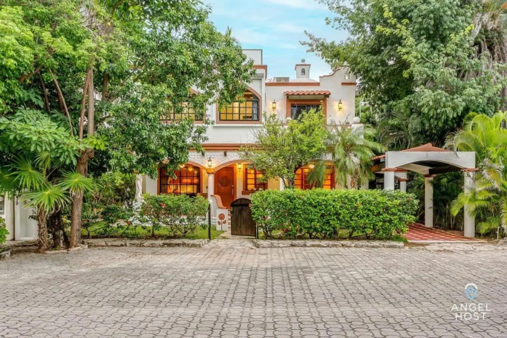 6Br Villa W Pool, Bbq & Backyard