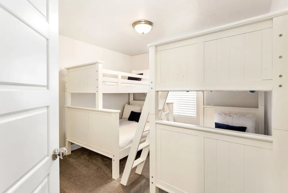 Rim Rock At The Casitas 3 Bedroom Apts