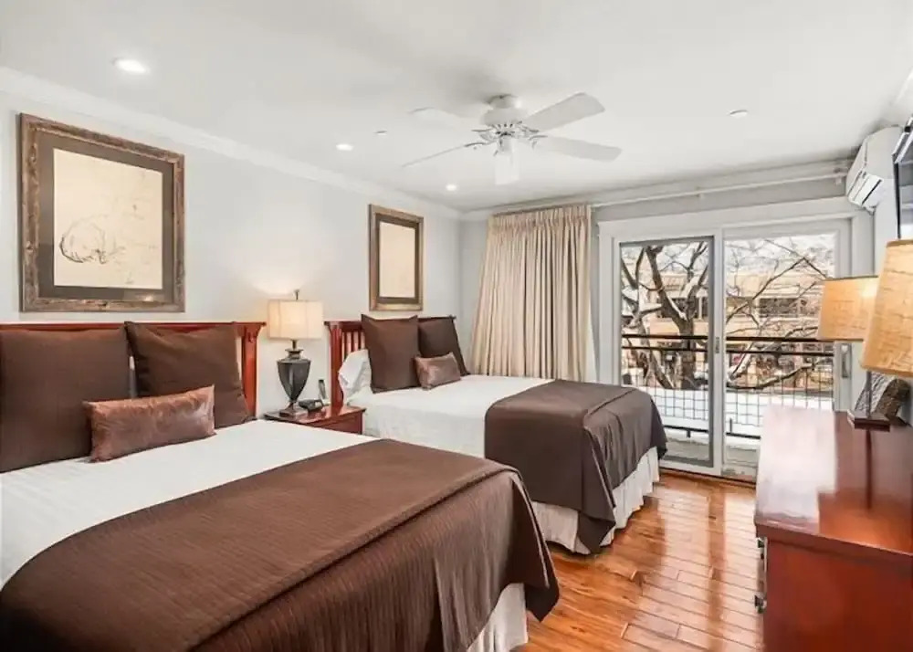 2 Bedroom Premier Vacation Rental in Downtown Aspen - Steps From Gondola!