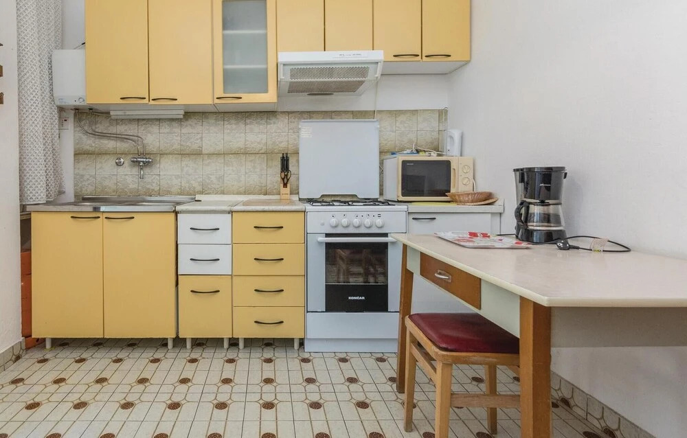 Nice Home in Privlaka With Wifi and 6 Bedrooms