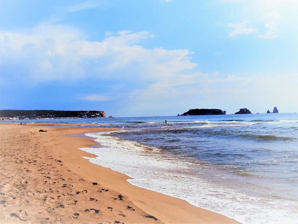 Beautiful apartment with pool for 4 in L'Estartit from at 50m. from the beach